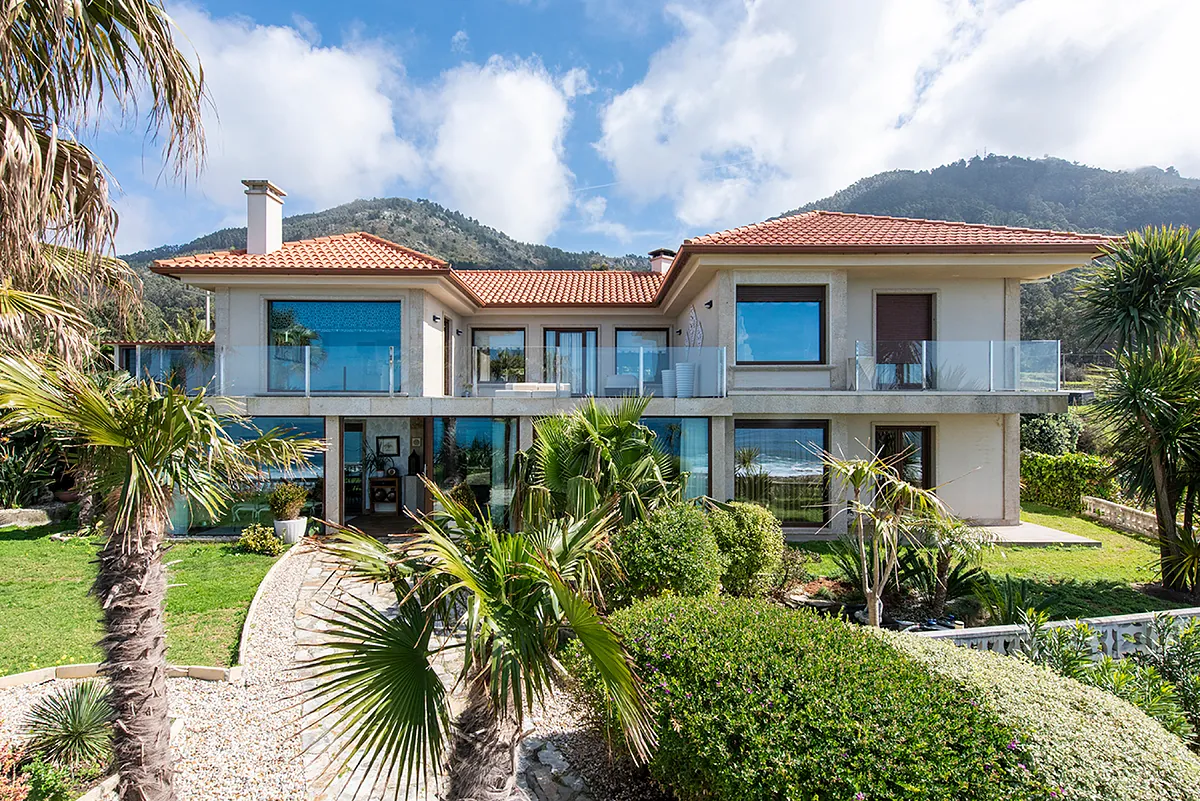 El precio de las hipotecas aguanta la presión alcista del euríbor y cae al 2,63%