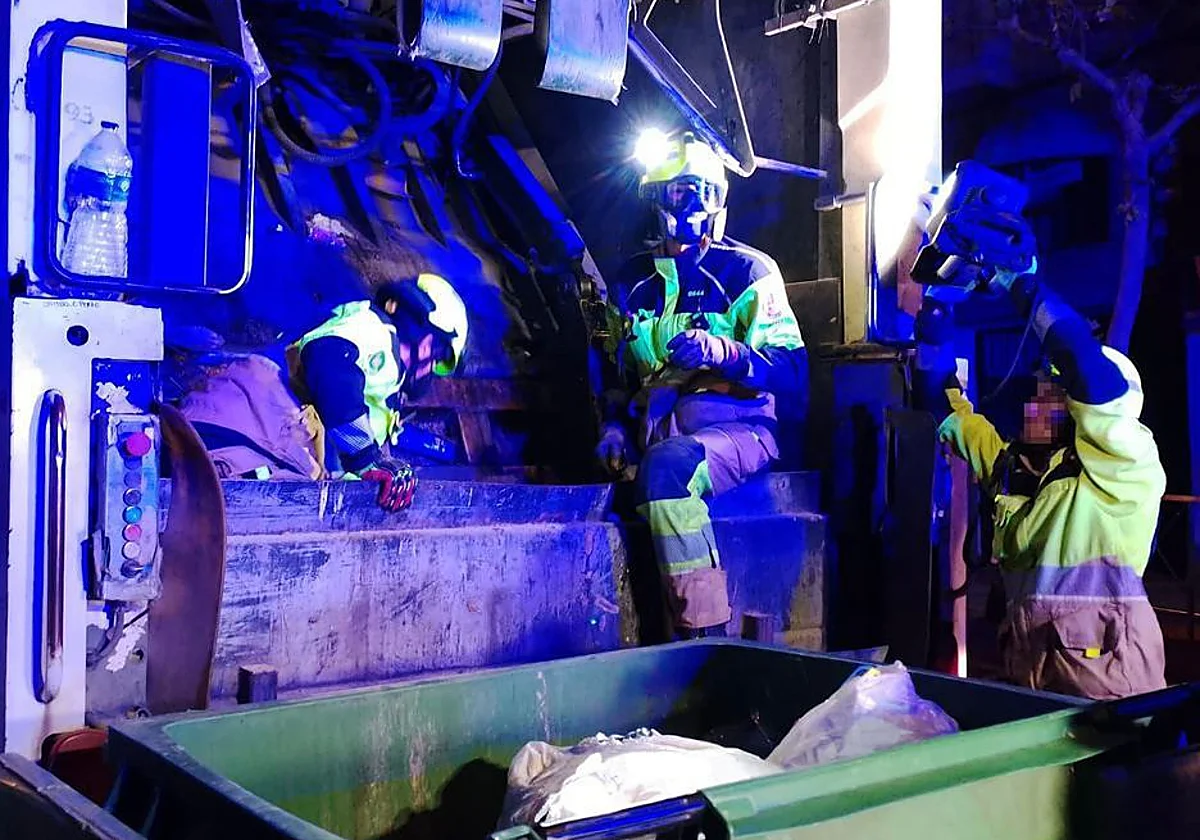 El exmarido de la alcaldesa de Almassora se metió en el contenedor tras sufrir un brote psicótico