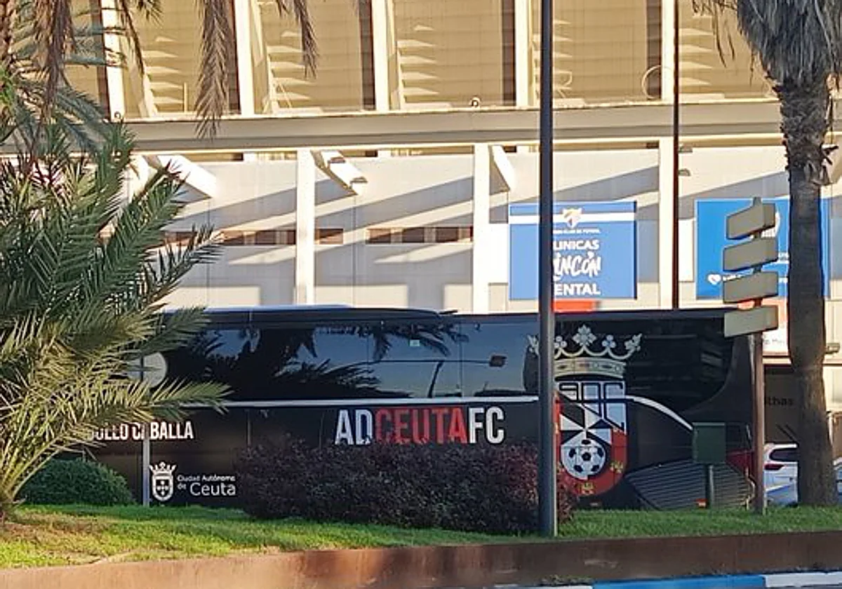 Barco, avión, tren, autobús y hasta helicóptero: la odisea de los viajes del Ceuta