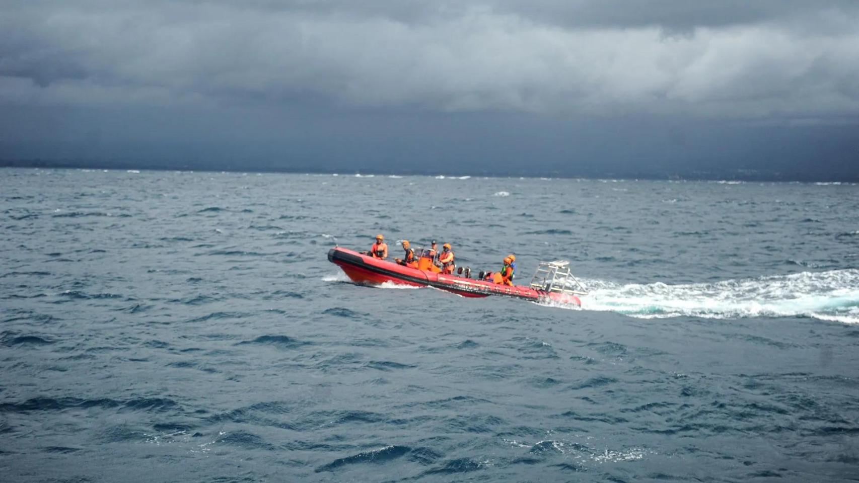 Indonesia da por finalizada la búsqueda de Quique, el niño todavía desaparecido 15 días después del naufragio