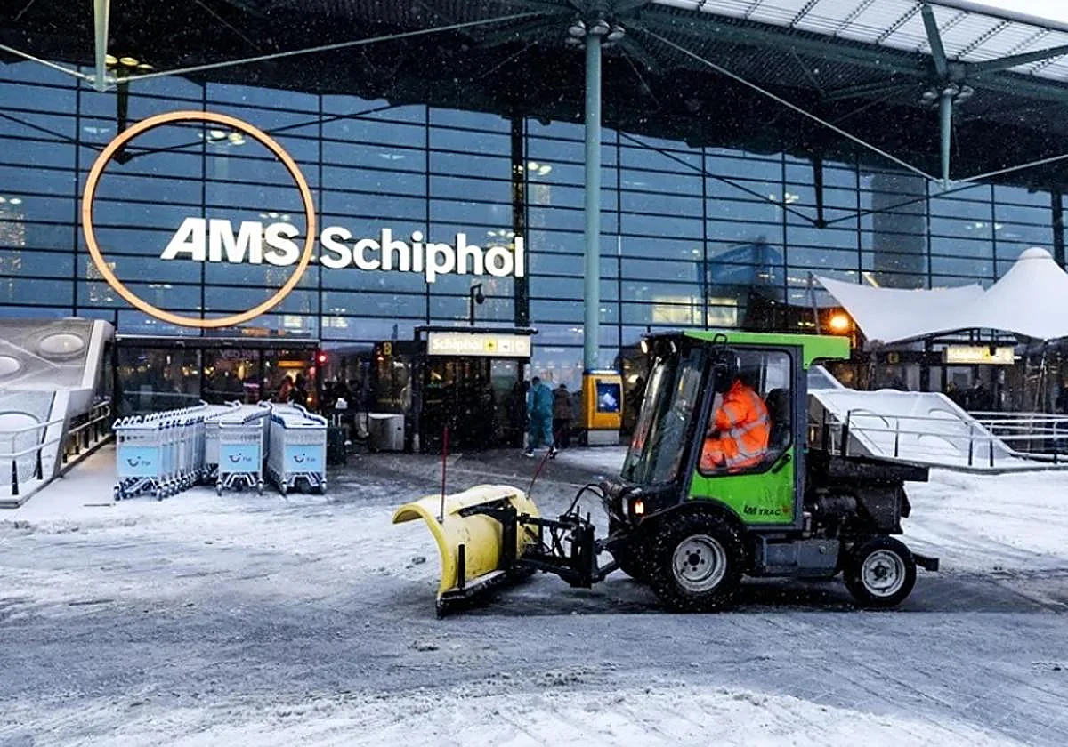 Flights between Amsterdam and Granada cancelled due to snow