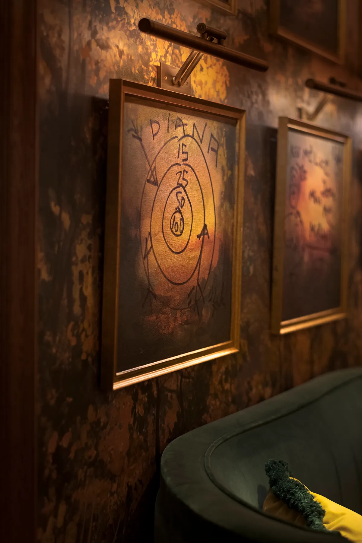 El artista español cuyas obras se rifan Leonardo DiCaprio, Johnny Depp y George Soros