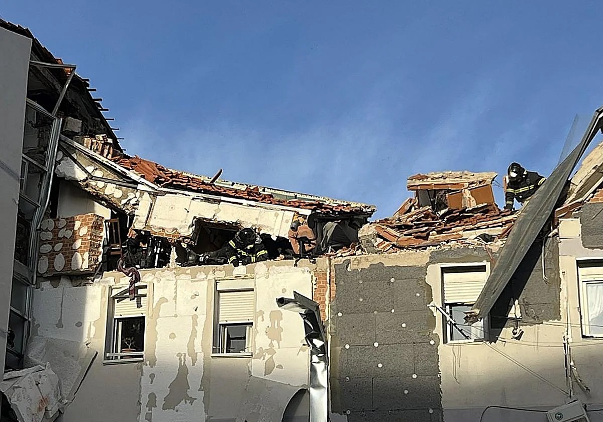 Un muerto tras una explosión que derrumbó de parte de un edificio en Madrid