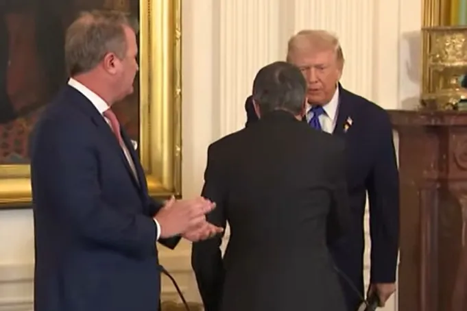 Trump asegura ante las petroleras que se lleva "muy bien" con el Gobierno de Venezuela