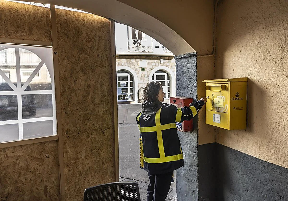 ¿Quieres optar a un contrato temporal en Correos? Esta es la fecha límite de inscripción
