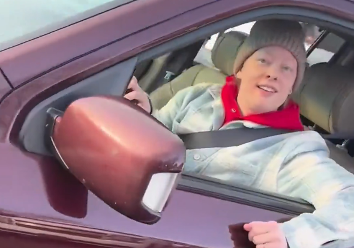 El vídeo que grabó el agente de la ICE antes de matar a una mujer en Mineápolis agita EE UU