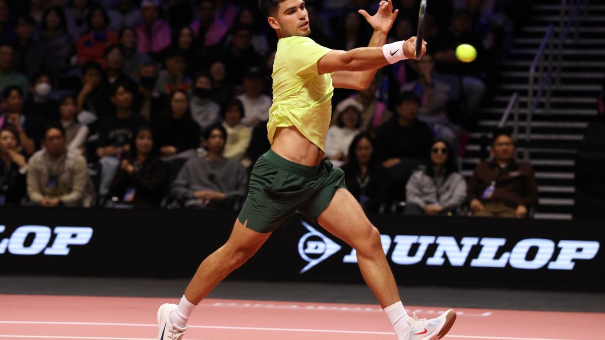 Alcaraz gana a Sinner en Corea y da un aviso para el Open de Australia