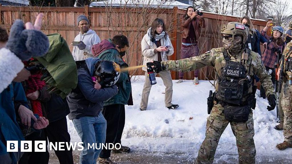 La muerte de una mujer por disparos de un agente de ICE durante una operación contra la migración irregular en Mineápolis desata protestas en EE.UU.