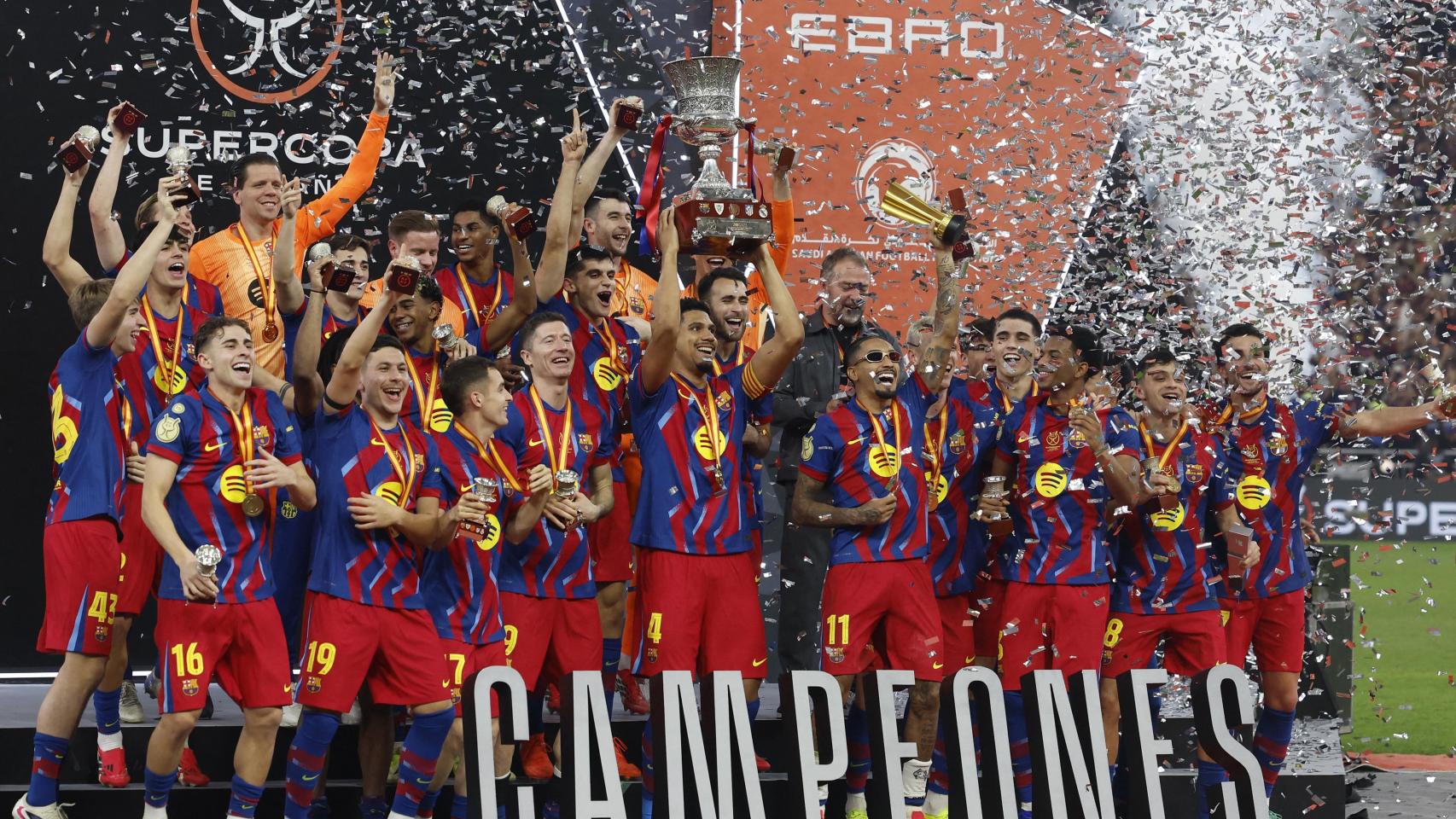 Raphinha desequilibra la final de la Supercopa de España y el Barça repite título en Yeda contra el Real Madrid