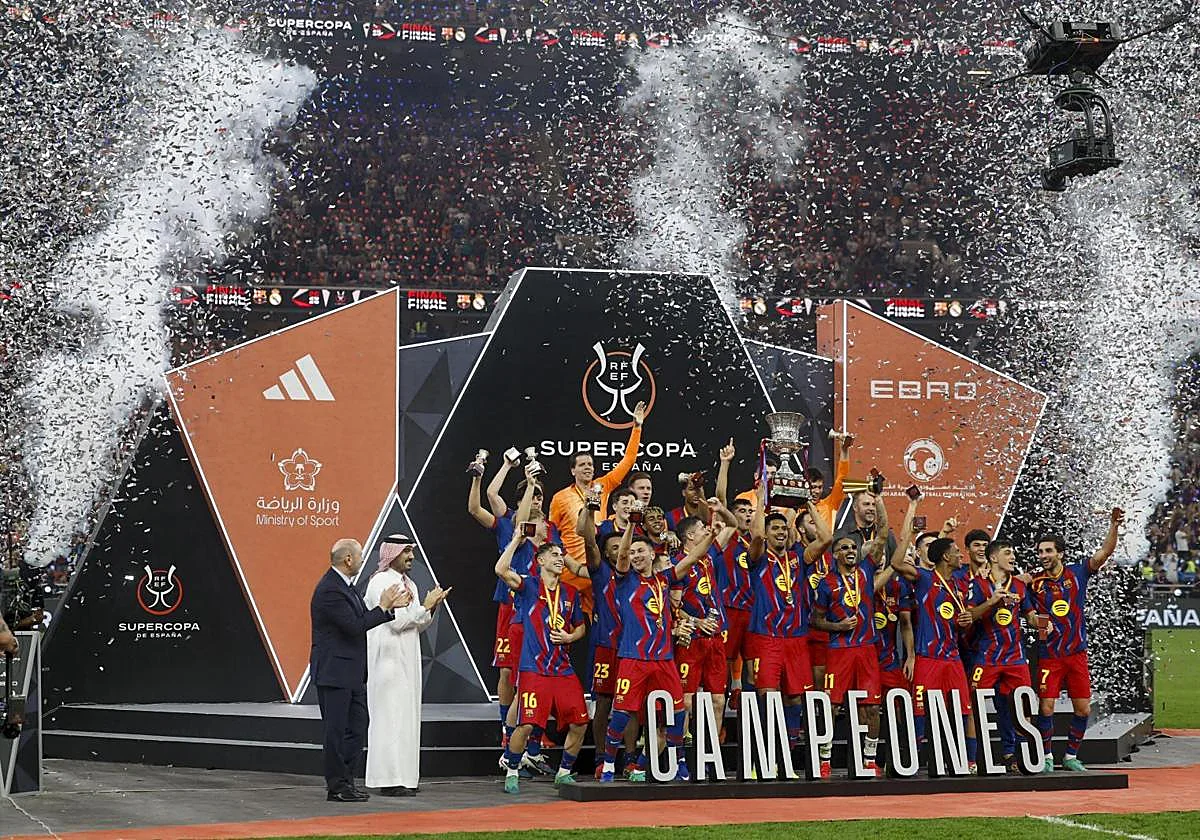 Raphinha decide un clásico de poder a poder y preserva el reinado del Barça