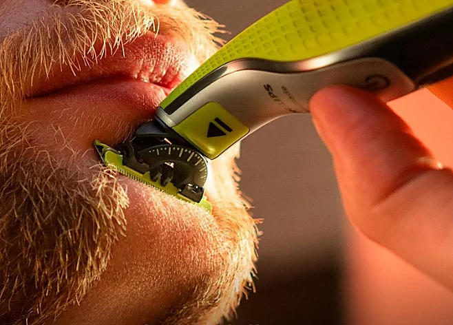 Di adiós a la irritación y apuesta por la versatilidad en tu rutina de afeitado con la maquinilla OneBlade 360 de Philips