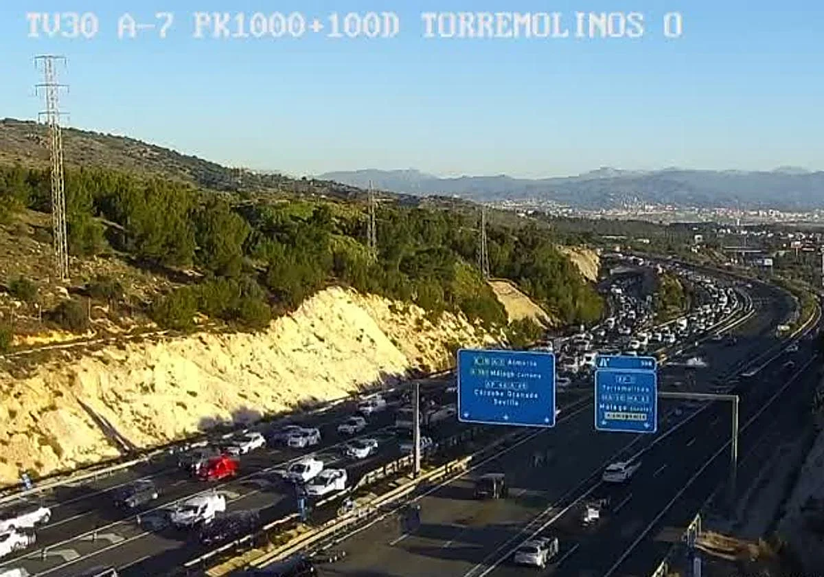 Lorry fire causes six kilometres of traffic jams on A-7 motorway between Torremolinos and Benalmádena