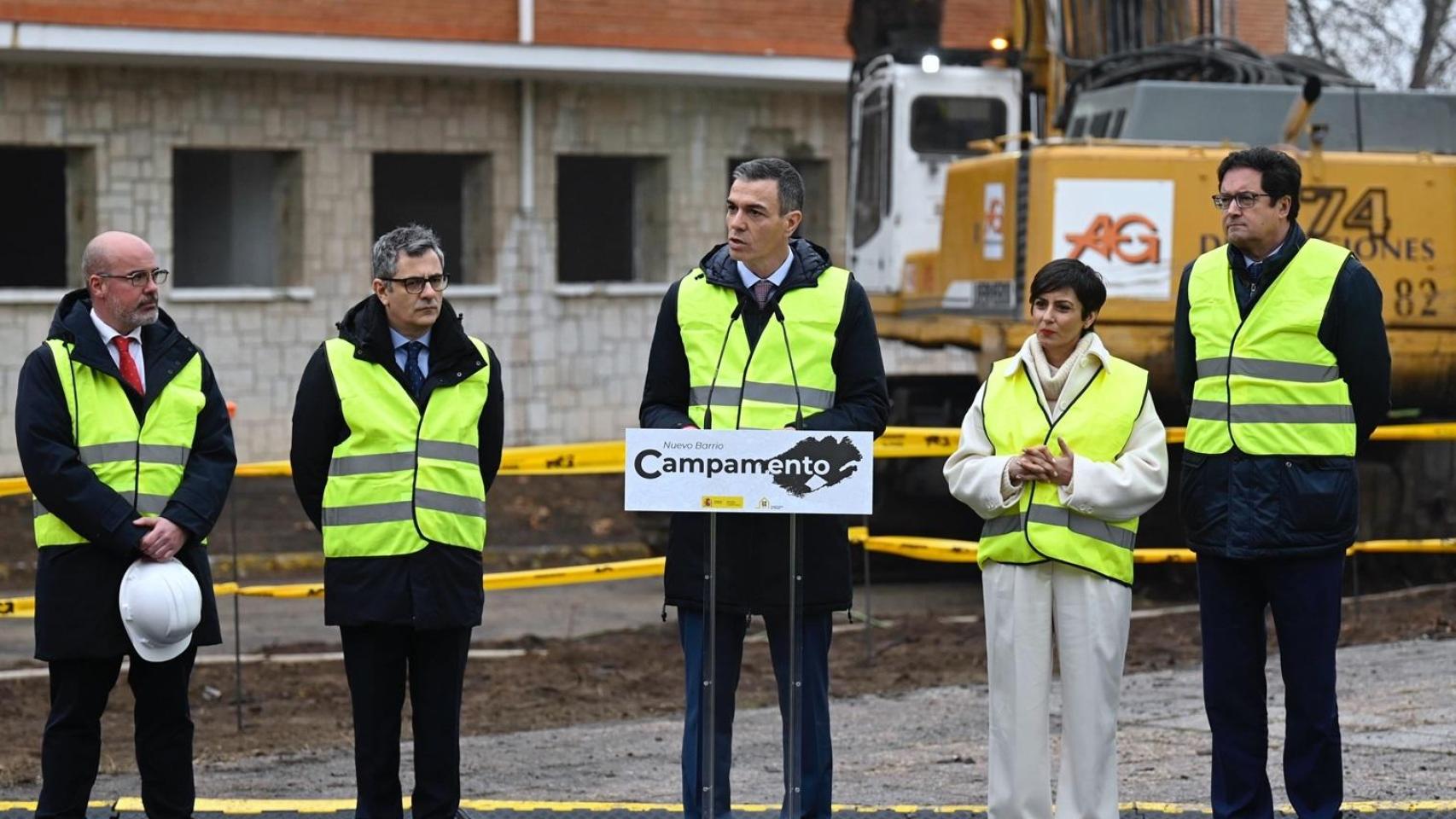 Sánchez anuncia una desgravación fiscal a los caseros que no suban la renta y limitará el alquiler de habitaciones