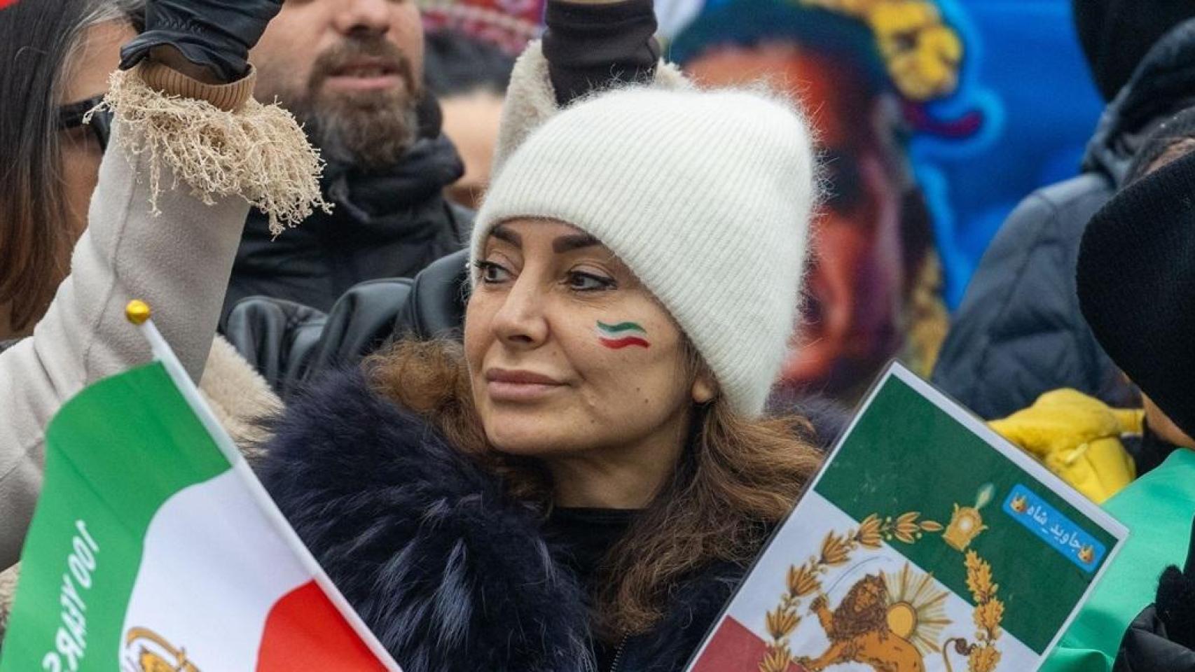Las revueltas de Irán y la valentía de las mujeres contra el gobierno: "Han perdido el miedo. Exigen dignidad"