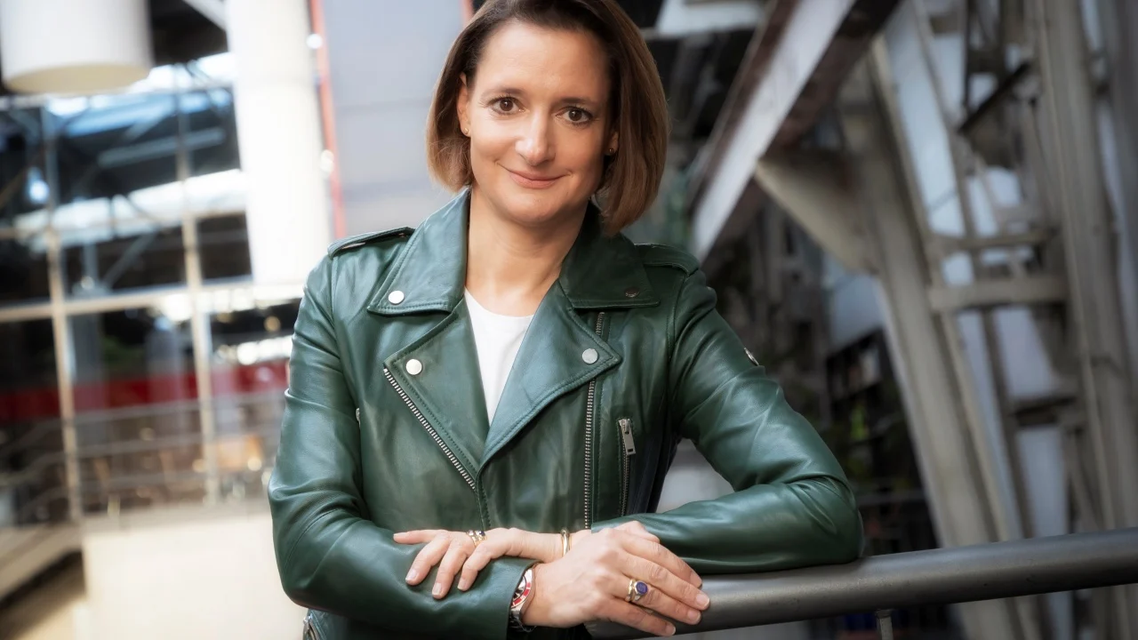 La CEO de Dacia: "El 40% de lo que han subido el precio de los coches en Europa es por las normativas"