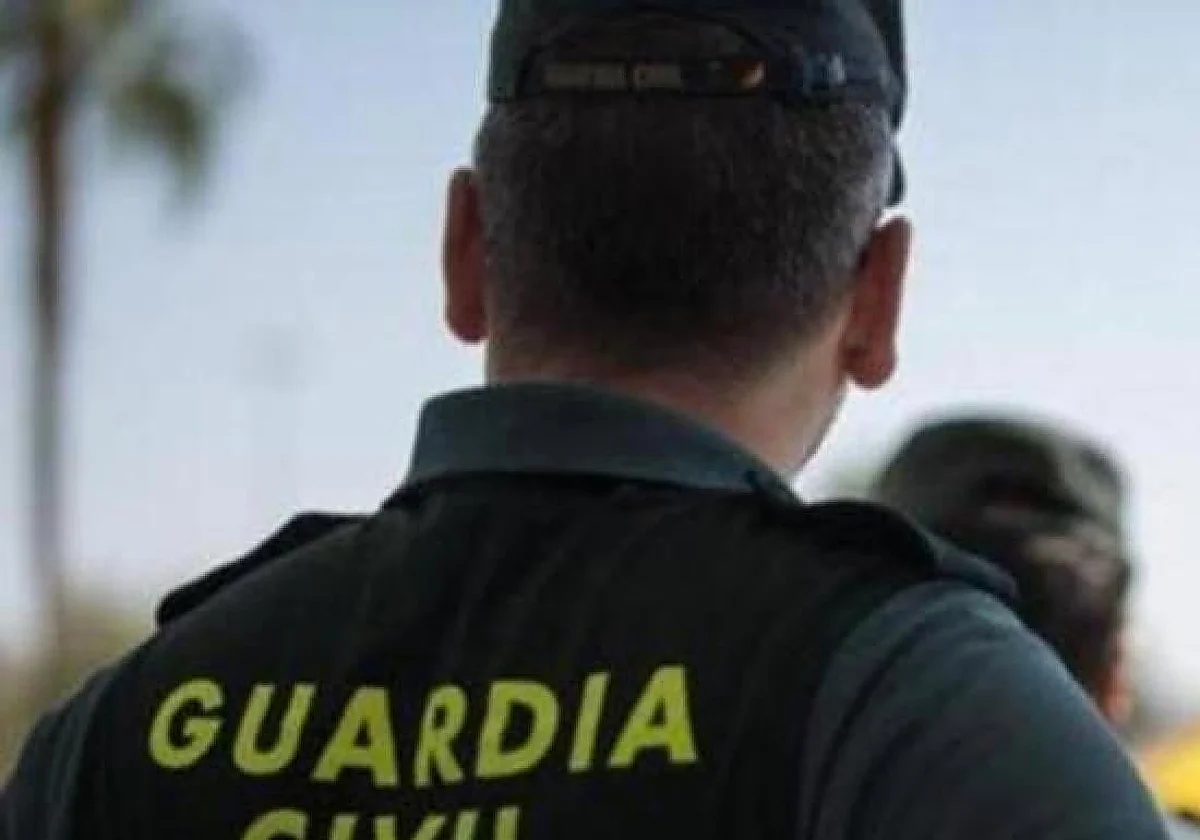 Influencer arrested at Malaga airport for illegal needle-free lip filler treatments