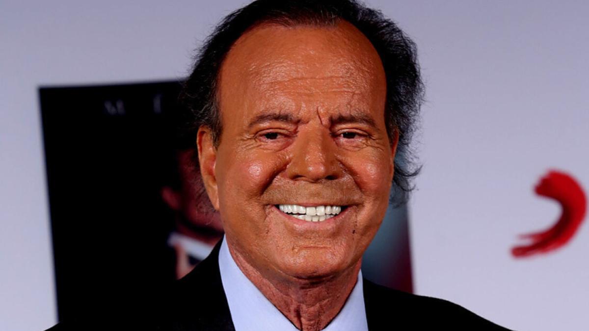 Julio Iglesias, acusado de agresión sexual por exempleadas: "Me usaba casi todas las noches"