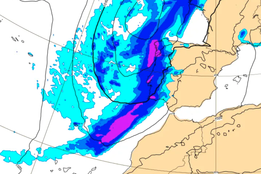 Olas de cinco metros y suelos saturados: el tren de borrascas que amenaza a España es solo el principio del problema