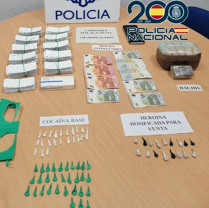 La Policía desarticula un despacho de cocaína y heroína a puerta abierta en el barrio malagueño de La Palma