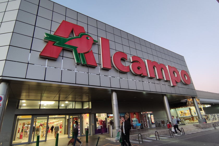 Alcampo tiene una baliza V16 con su propia app y ofrece cobertura a través de Orange