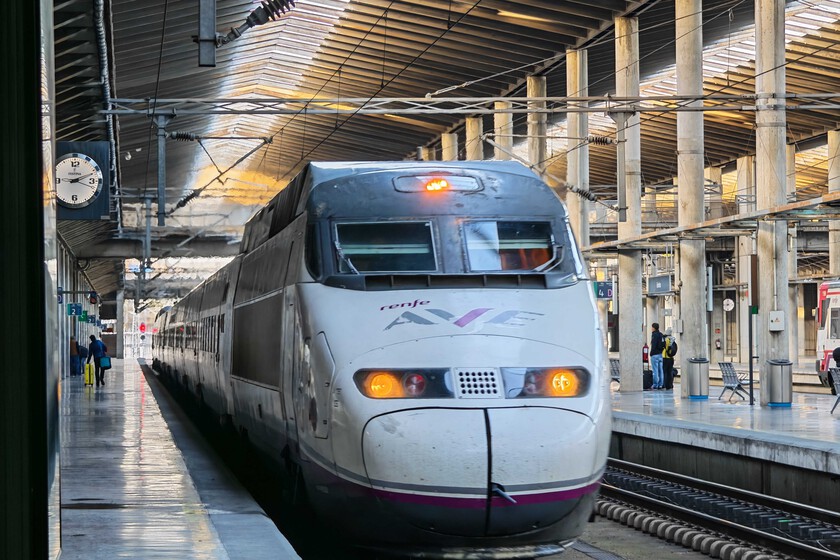 El tren se está comiendo al avión en España por un motivo muy sencillo: los aeropuertos nos agotan