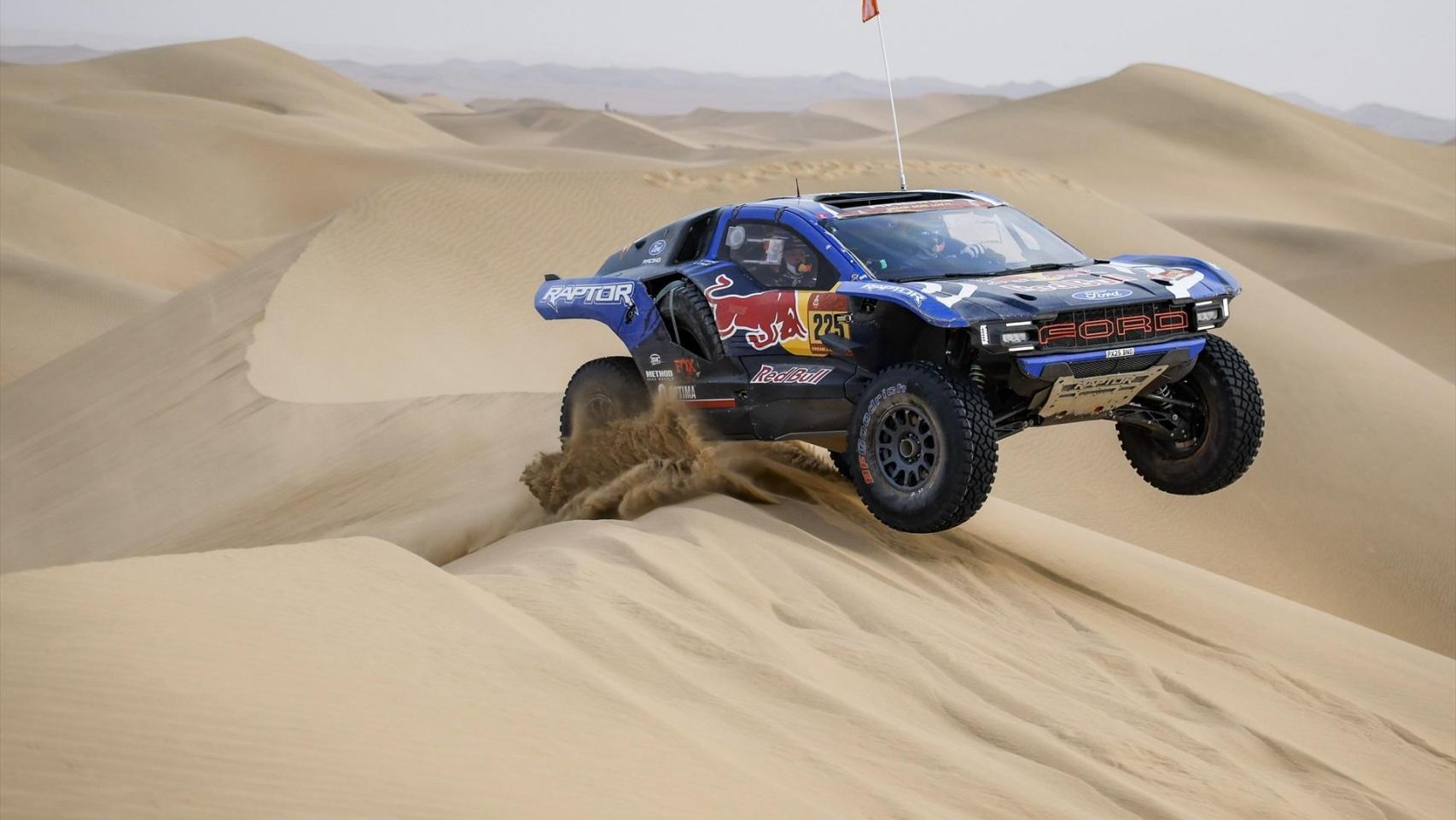Desastre español en el Rally Dakar: Carlos Sainz y Nani Roma se pierden y regalan el liderato a Al-Attiyah