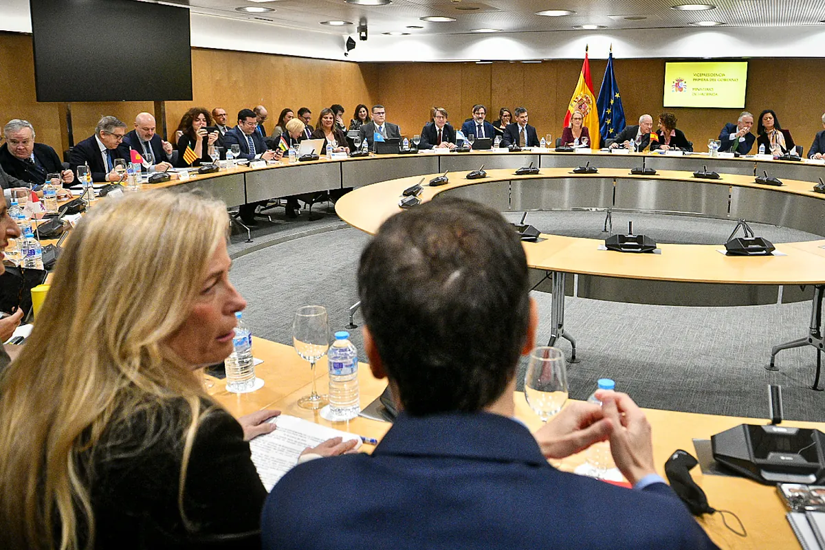 Las CCAA en tromba afean a Montero el "modelo Junqueras" de financiación, "precocinado" y que "nace muerto"