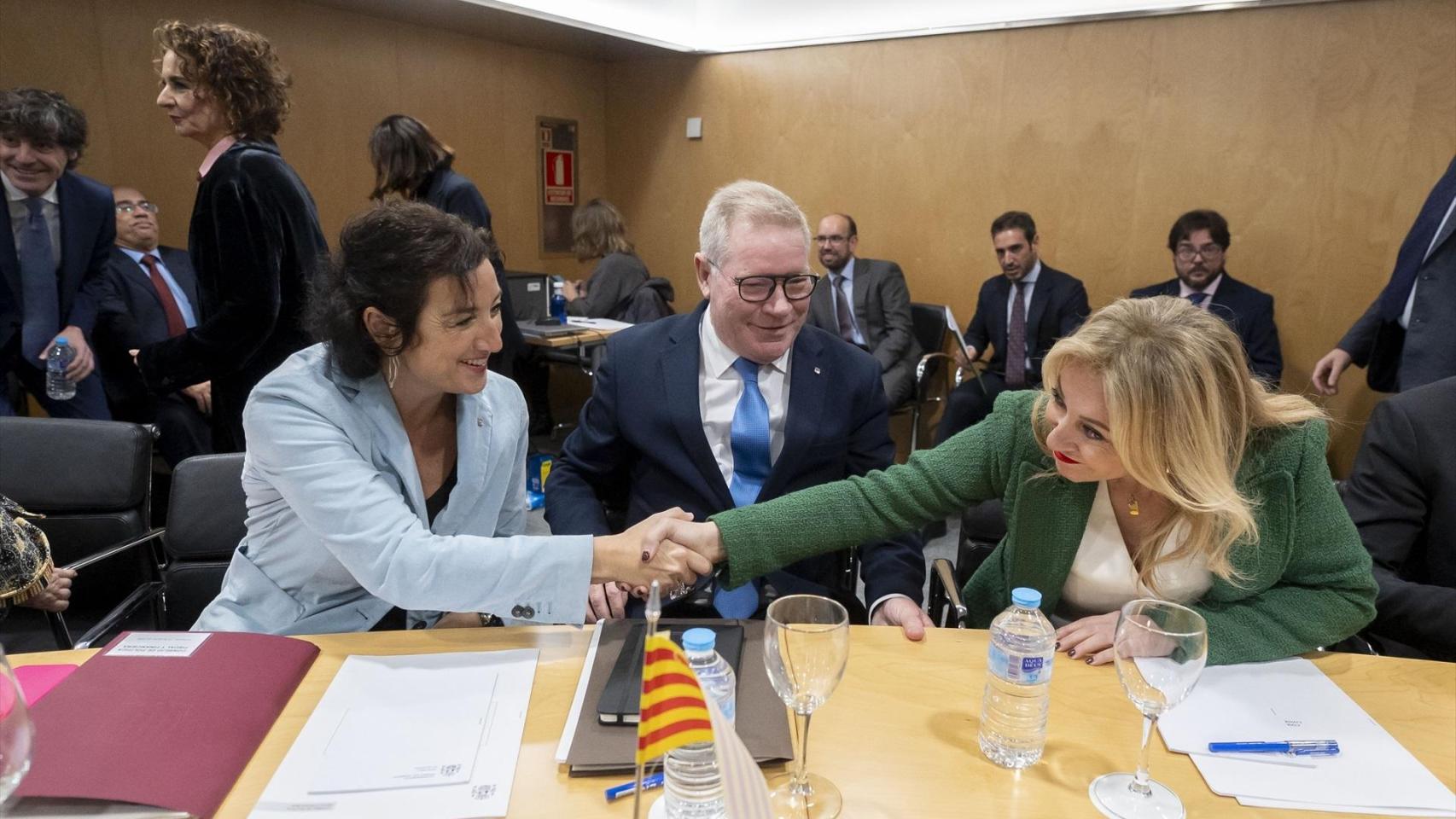 "Caviar para Cataluña; el resto, menú del día": Carolina España resume la financiación de Montero en términos culinarios