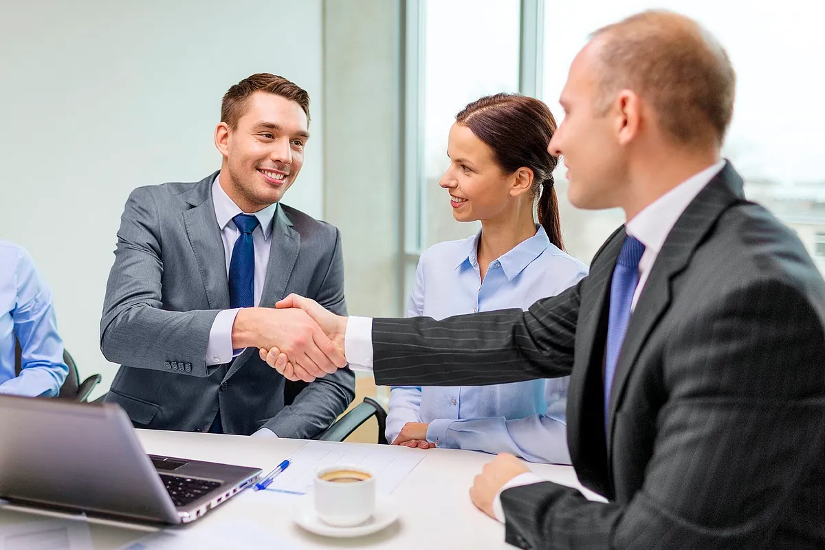 Hacienda abre la mano: permite el tipo reducido del 15% a los socios que refundan su negocio