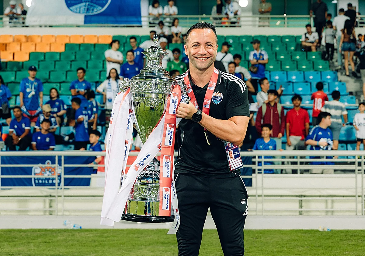 Un malagueño haciendo historia en un 'staff' a 11.000 kilómetros