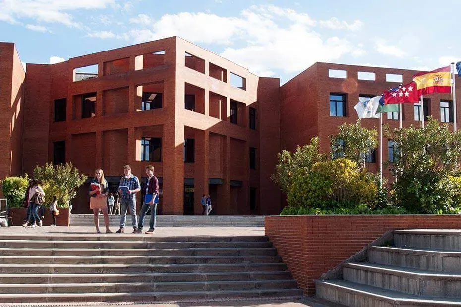 Cinven pide un crédito de 740 millones para financiar la compra de la UAX