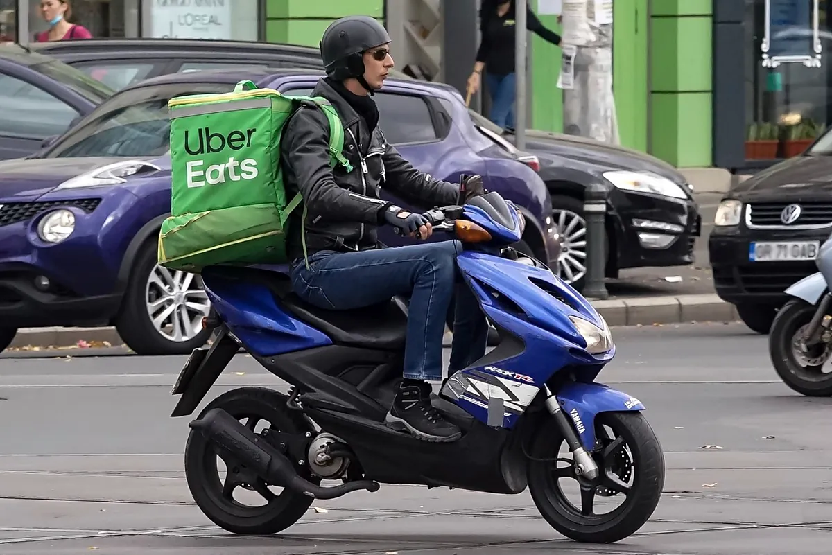 Uber Eats dejará de trabajar con repartidores autónomos en España
