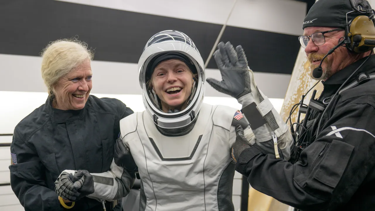 4 astronautas vuelven a la Tierra tras una evacuación médica histórica