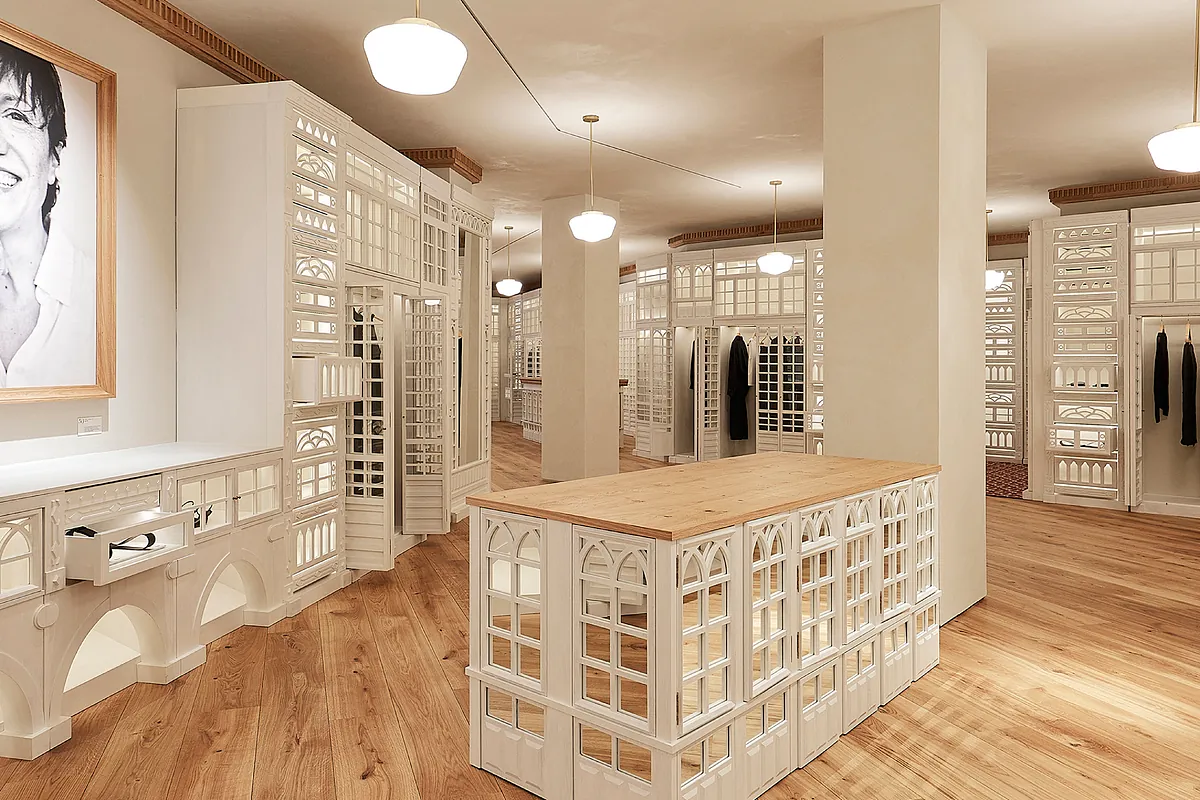 Zara cerrará la primera tienda abierta por Amancio Ortega y abrirá un Zacaffé en A Coruña