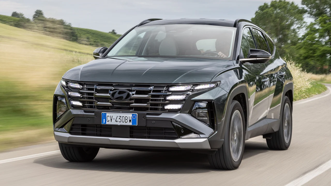 El Hyundai Tucson con etiqueta ECO que solo gasta 5,1 L/100 km y hace 1.000 km por depósito baja 6.300 €