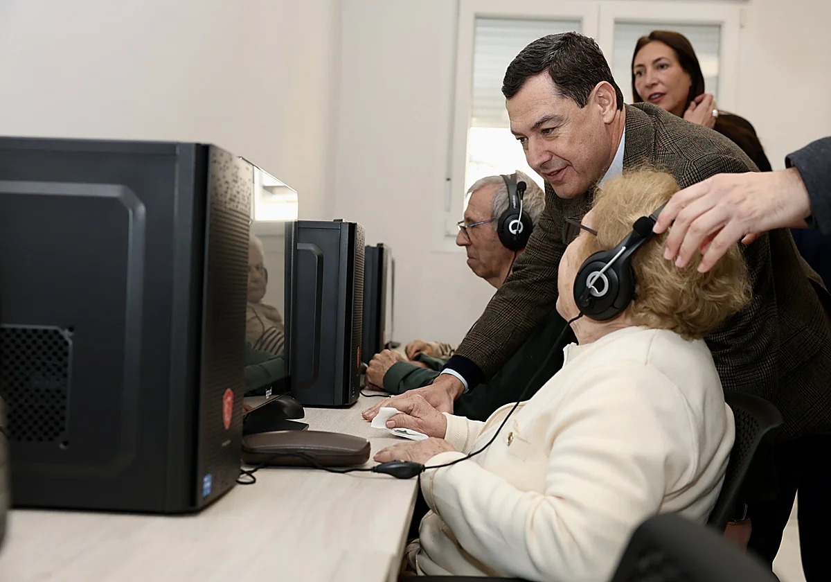 Juanma Moreno da por fracasado el modelo propuesto por Montero y pide que se retire