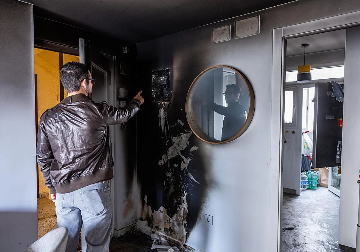 Una posible sobrecarga eléctrica afecta a 250 viviendas y comercios en la calle Salitre en Málaga