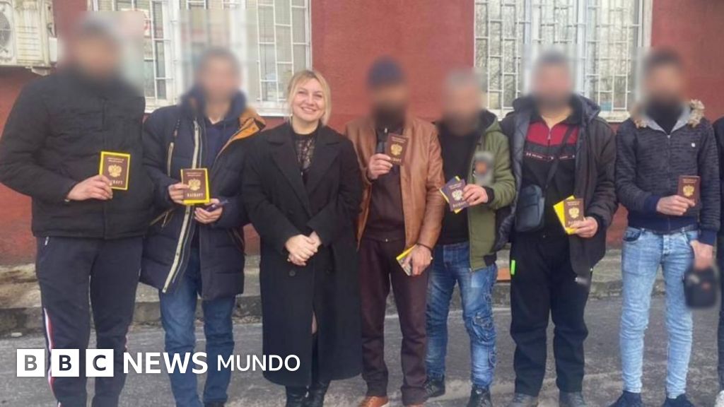 La mujer rusa que recluta "con engaños" a hombres extranjeros para luchar en el frente en Ucrania