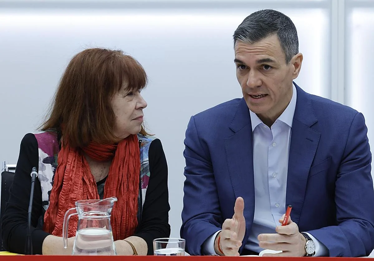 El PSOE mantiene la ventaja con el PP y ganaría las elecciones con el 31,7% de los votos, según el CIS