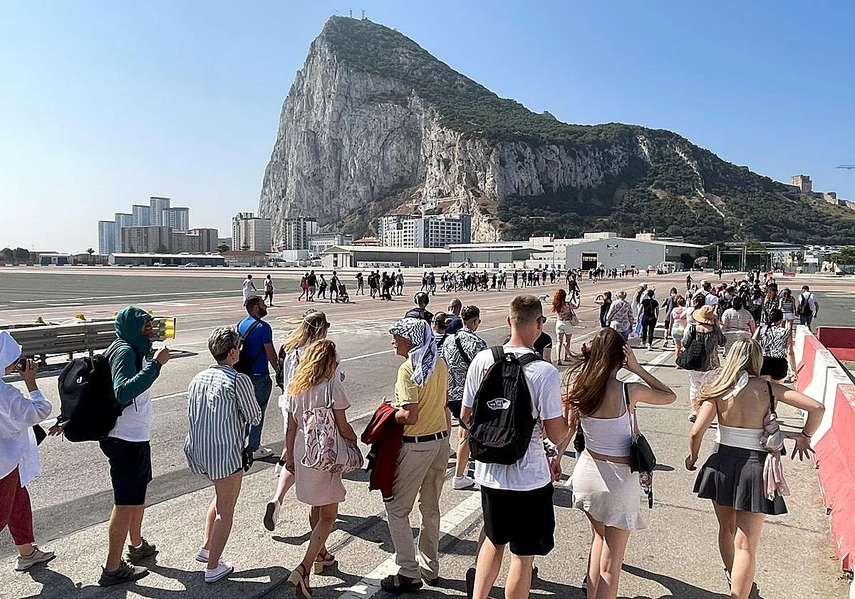 Government orders removal of personal items from Gibraltar beaches