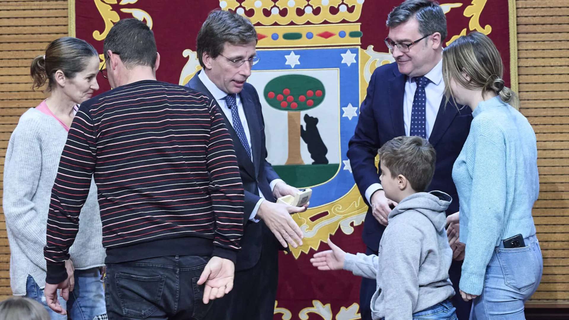 "Ya me ha tocado la lotería con este piso": 90 familias se mudan a alquileres asequibles municipales en El Cañaveral