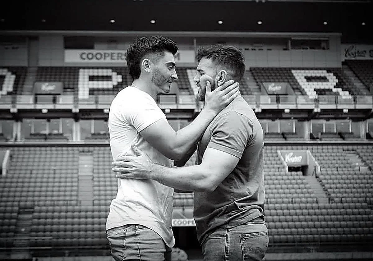 El primer futbolista profesional que confesó ser gay relata el infierno en su exequipo: «Mi propio club era homófobo»