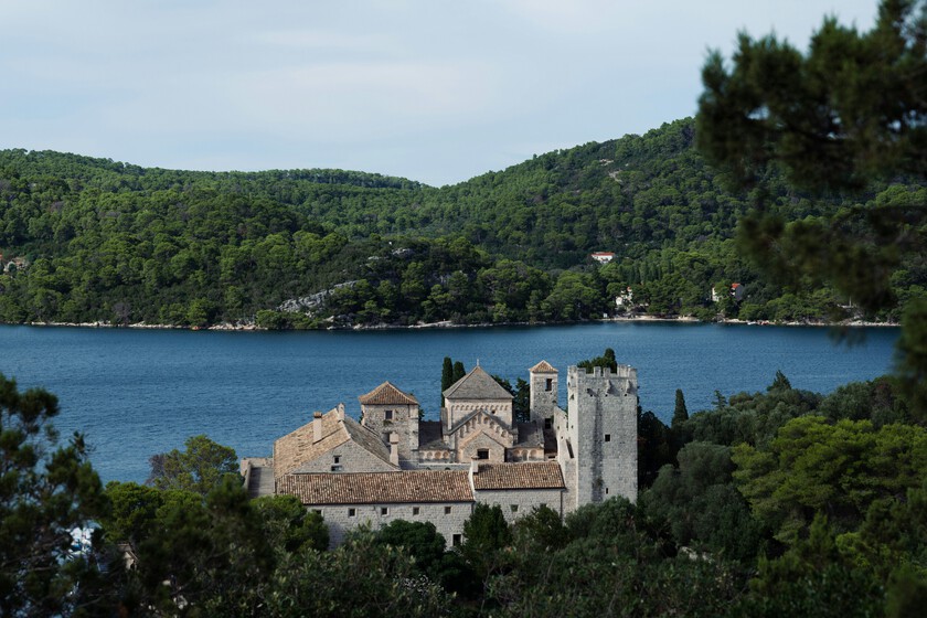 España era sol y tapas, ahora son mansiones y piscinas infinitas: los ultrarricos la han convertido en su refugio