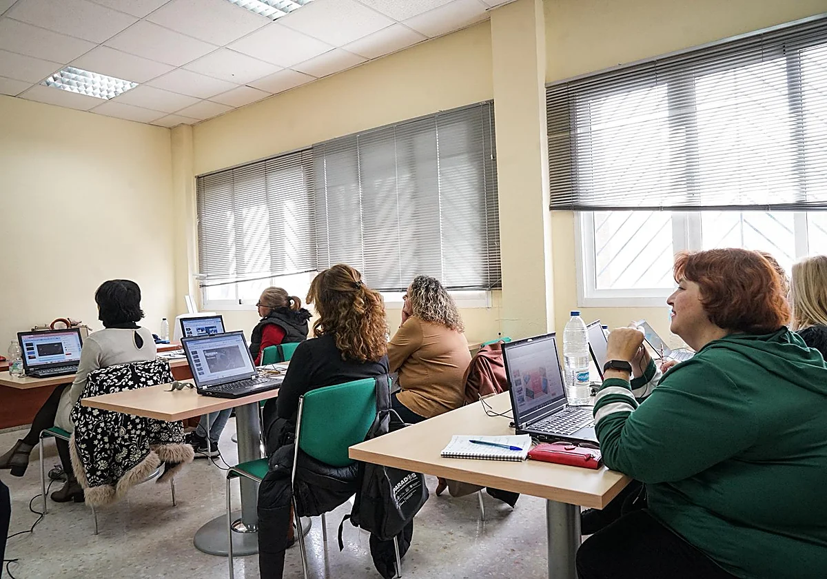 Coín concentra 35 cursos de formación digital para mujeres dentro de un programa autonómico