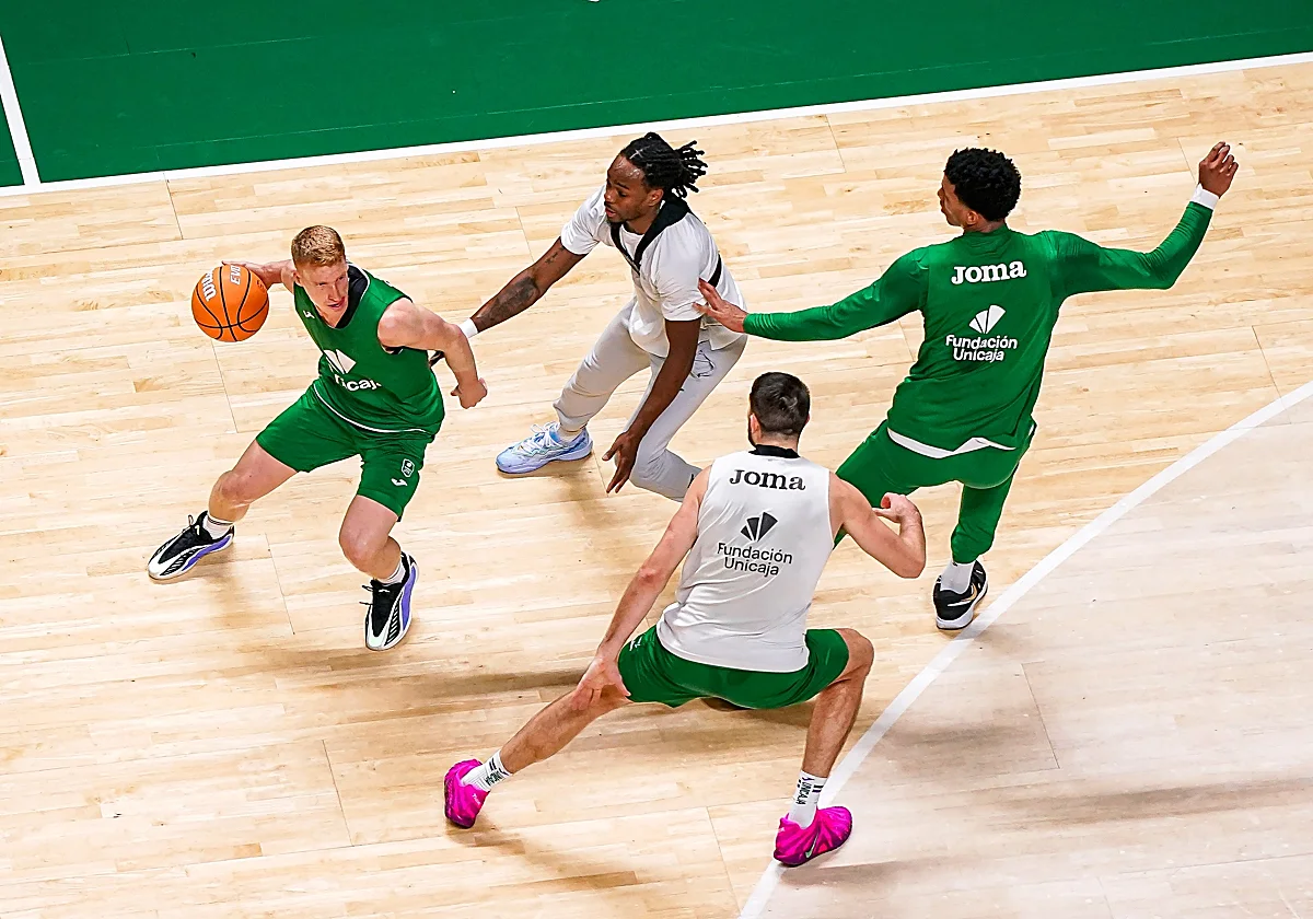 Derbi de contrastes en el Carpena