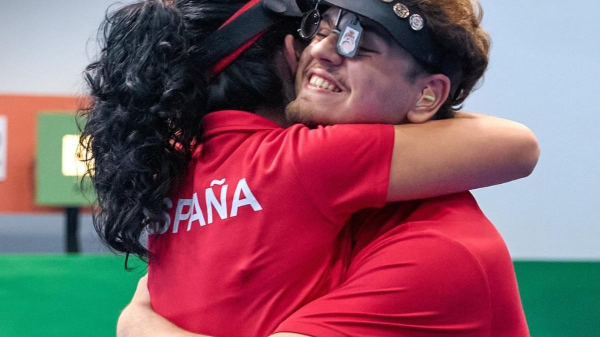 El tiro español tiene "cojones" y talento: oro y plata de Inés Ortega y Lucas Sánchez