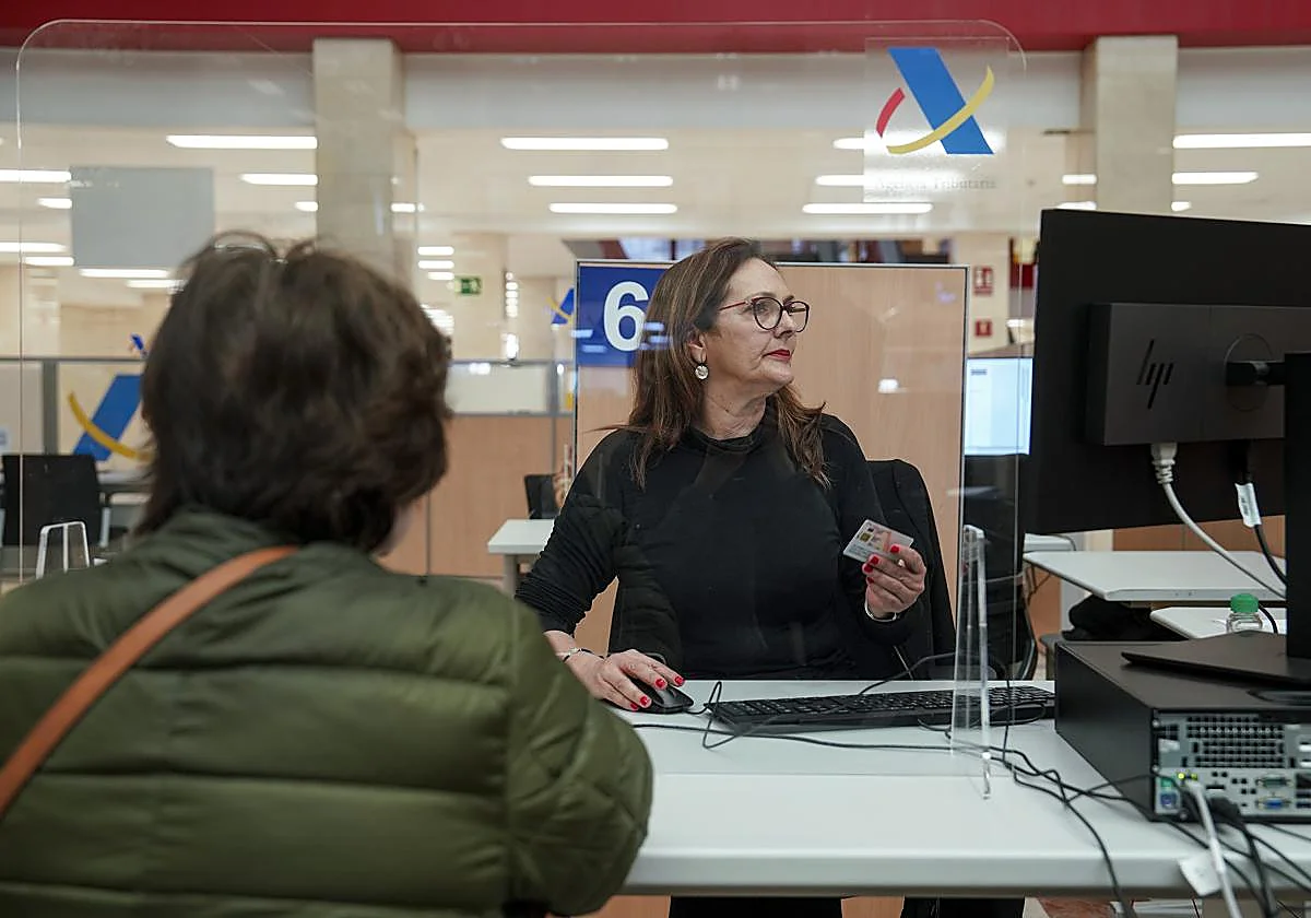 La devolución del IRPF a los mutualistas se dilata con miles de jubilados pendientes de cobro