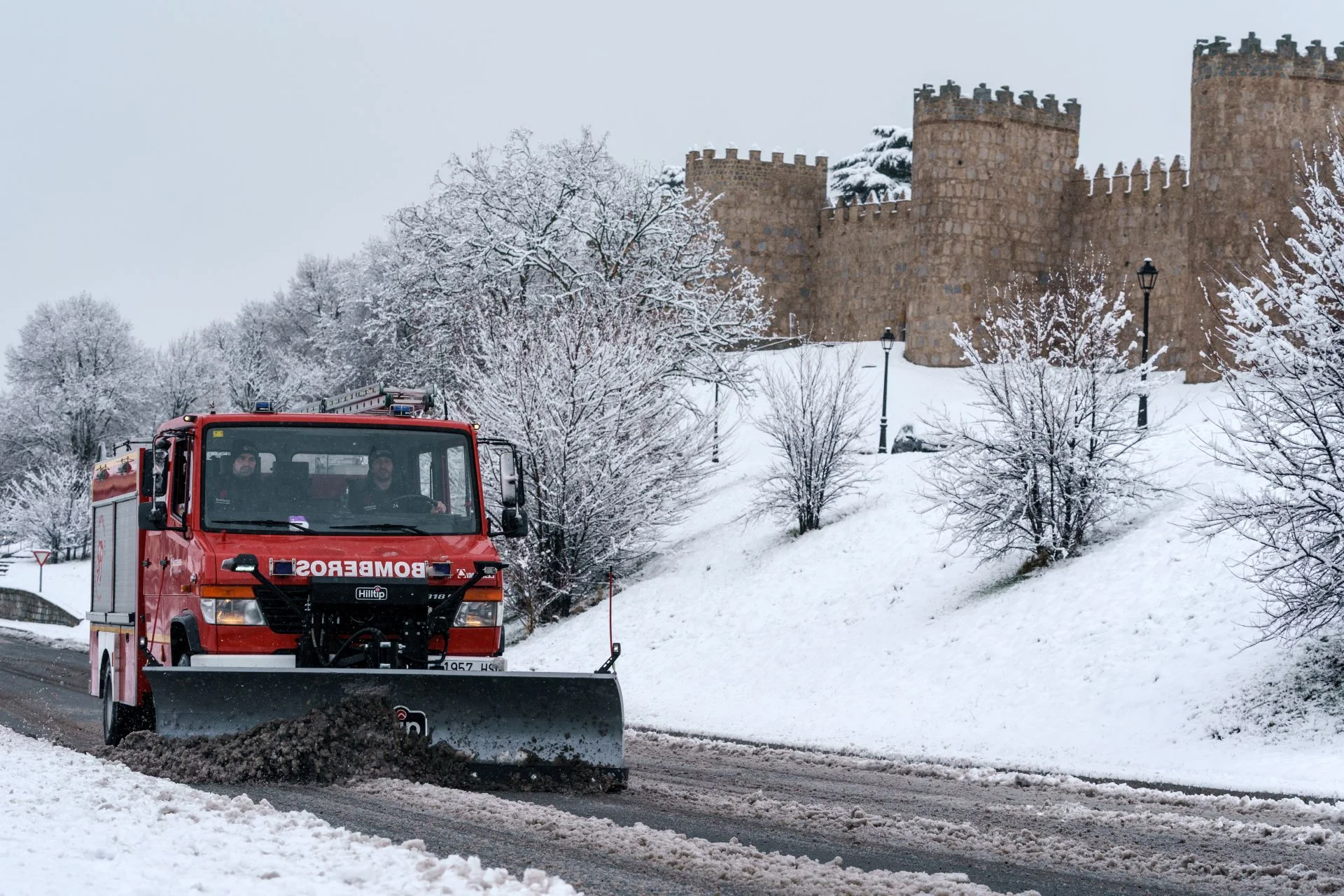 Transportes moviliza 633 máquinas quitanieves para afrontar el temporal en Aragón y Castilla y León