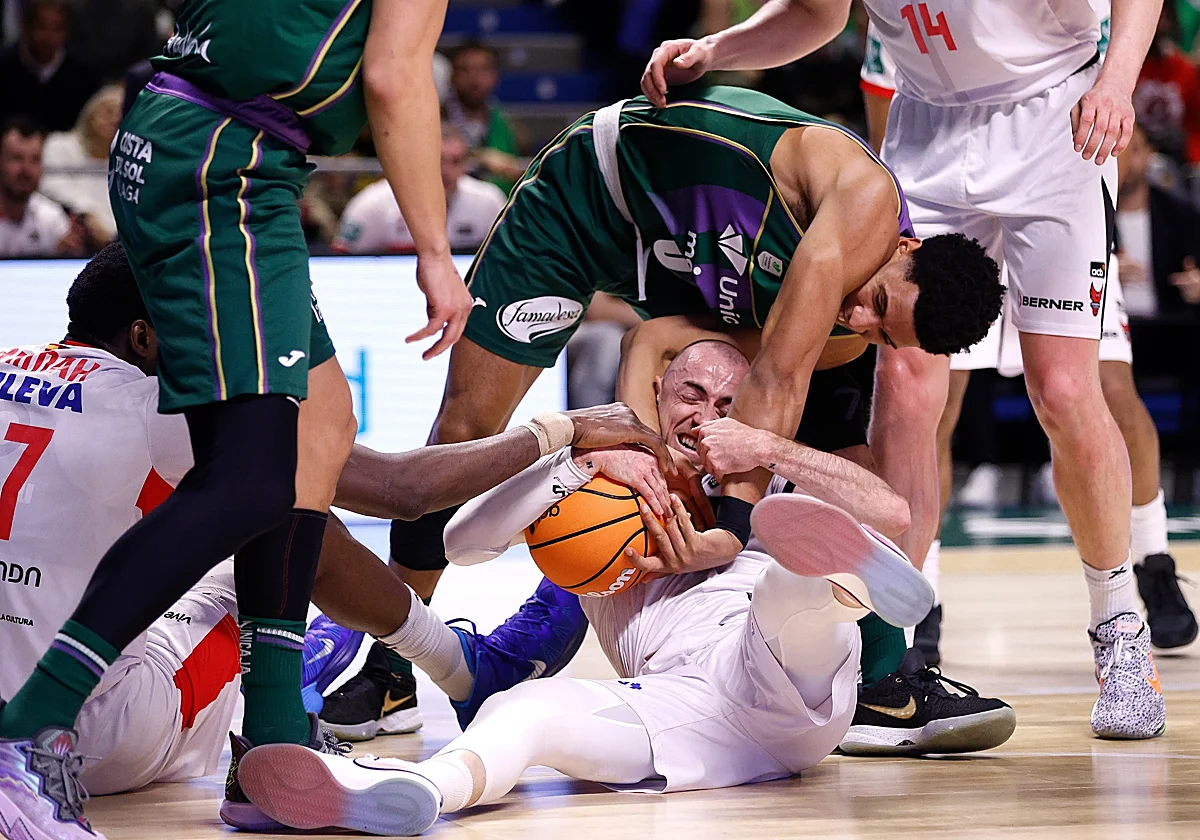 Victoria más trabajada que lucida