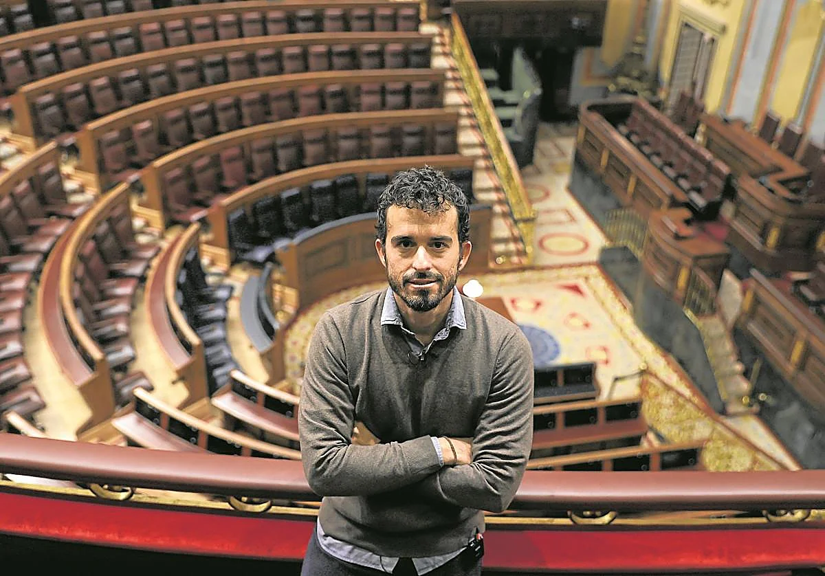 Vox explora su perfil obrero con Hache